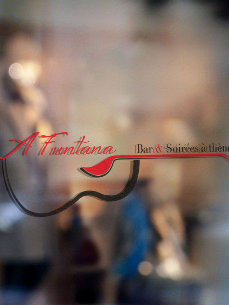 Logo bar